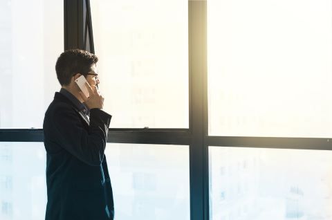 办公室、手机通话